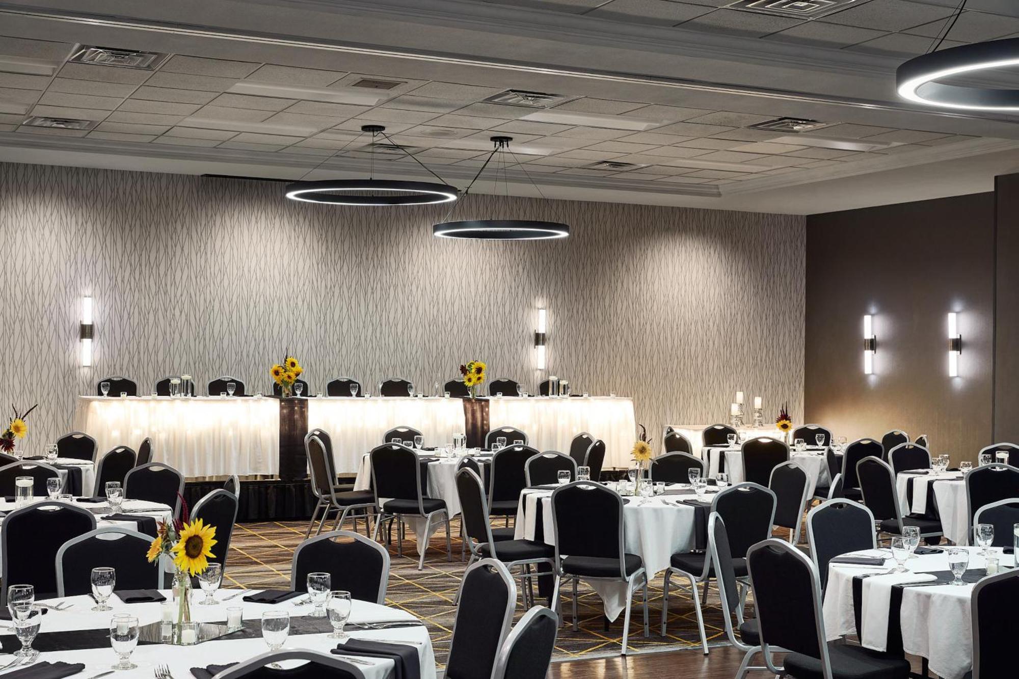 Holiday Inn Hotel & Suites Madison West - Middleton By Ihg Dış mekan fotoğraf