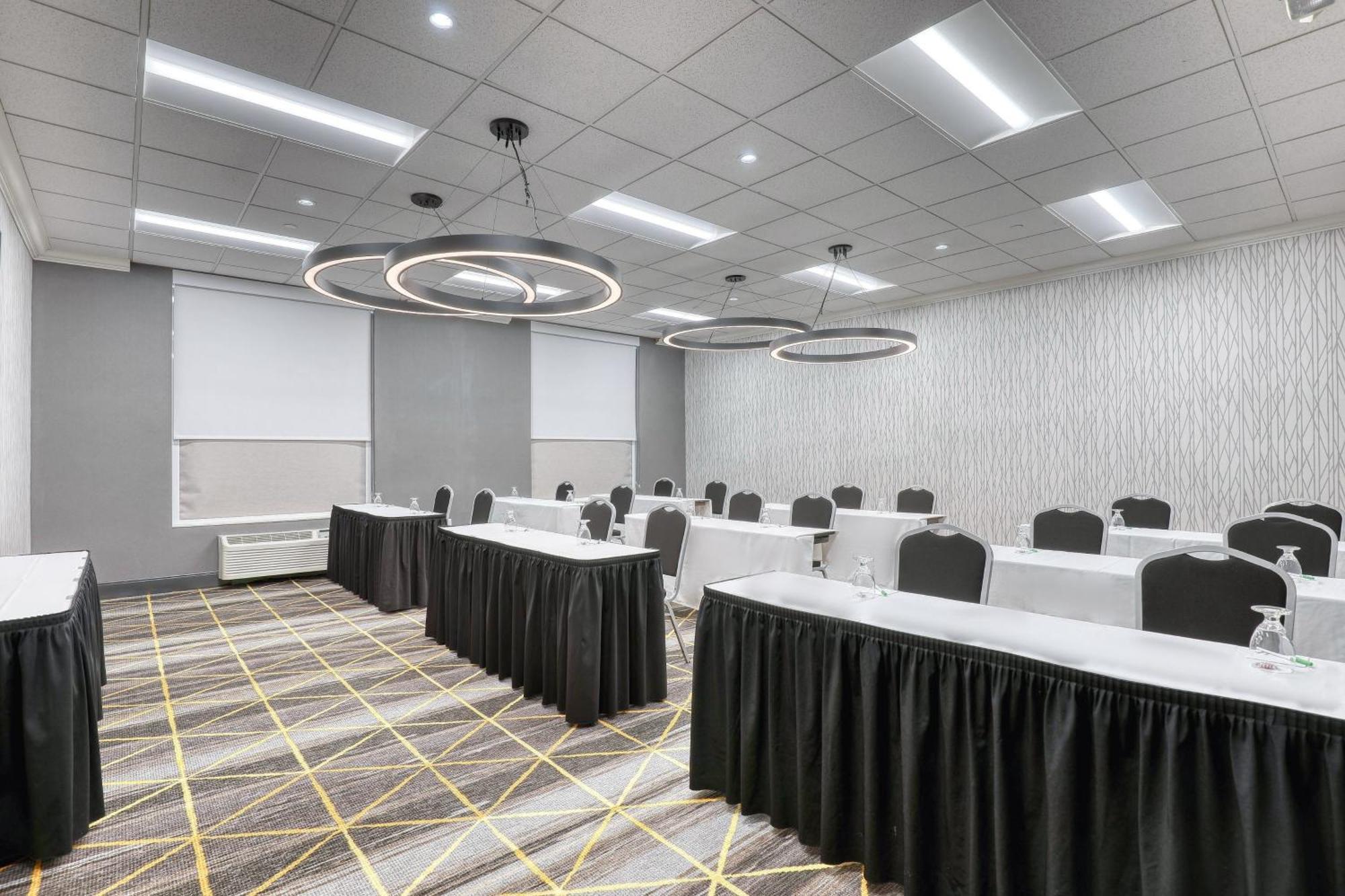 Holiday Inn Hotel & Suites Madison West - Middleton By Ihg Dış mekan fotoğraf