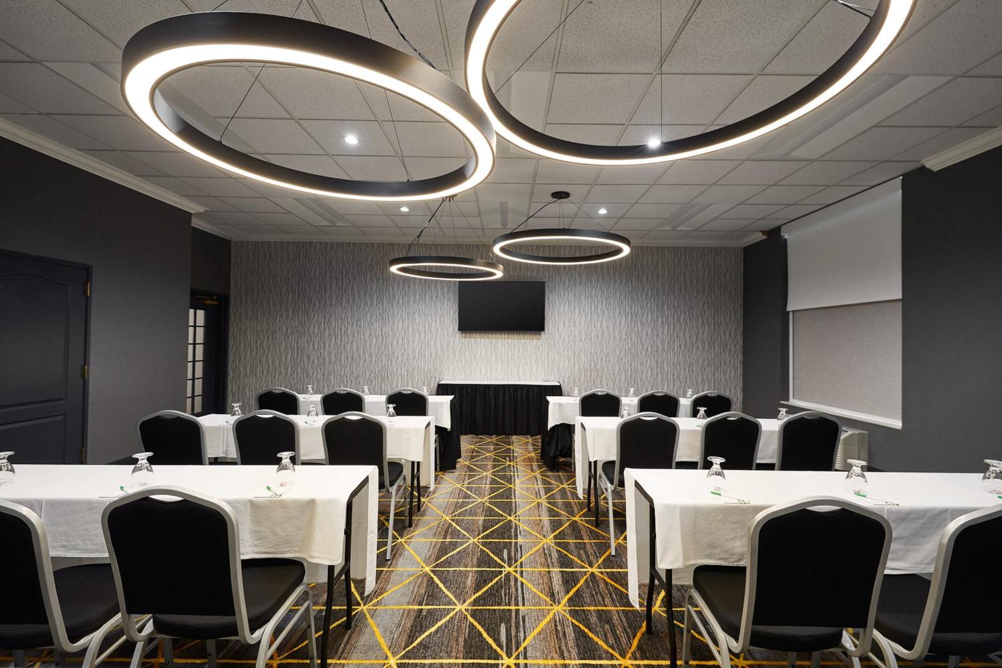 Holiday Inn Hotel & Suites Madison West - Middleton By Ihg Dış mekan fotoğraf